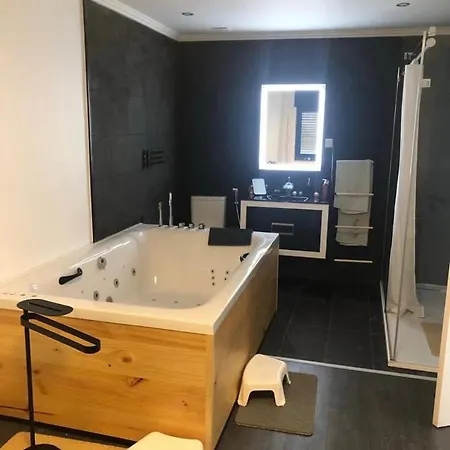 Apartamento Com 3 Quartos E Jacuzzi Em Um Dos Quartos Apartment